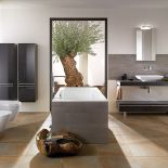 Ceramika Subway (w.c. 1945 zł), meble Shape (ławka 3200 zł, wanna My art 4240 zł). villeroy boch