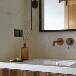 łazienka w stylu chalet w domu w górach