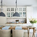 salon z kuchnią w stylu nadmorskim