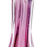 Charakterystyczny dla Murano dwukolorowy wazon.