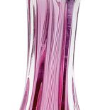 Charakterystyczny dla Murano dwukolorowy wazon.