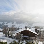 Drewniany dom w górach