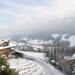 Drewniany dom w górach