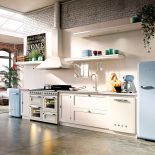 chłodziarko-zamrażarka, kuchnia z trzema piekarnikami elektrycznymi i płytą z siedmioma palnikami, SMEG