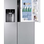 Chłodziarko-zamrażarka side by side Lancaster 2 jest dwuskrzydłowa (ale trzydrzwiowa) i ma podajnik na wodę, LG