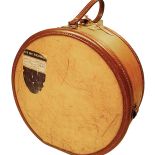 Skórzana walizka na kapelusz.