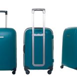 Współczesne walizki na kółkach.