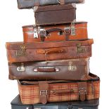 Komplet walizek podróżnych.