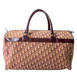 Torba podróżna z logo Christiana Diora.