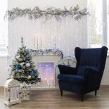 Ciekawym rozwiązaniem jest stworzenie kącika świątecznego, w którym choinka może być mała.