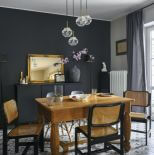 ciemna ściana w jadalni