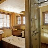 Ciepłe drewno i nowoczesne dodatki. Trochę ludowa górska chata