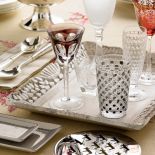 Cin, cin! Kryształowe szklanki i kieliszki od RCR. Fot. East News