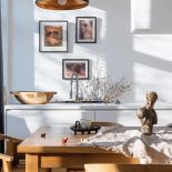 galeria obrazów w ścianie w jadalni