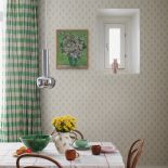 tapeta na ścianie w kuchni przy stole