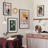 co powiesić na ścianie w kuchni przy stole