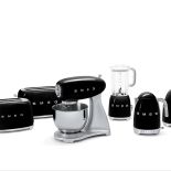 Kuchnia w stylu vintage: kolorowy sprzęt agd