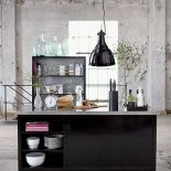 Czarna industrialna Dana z solidnego, grubego metalu lakierowanego na wysoki połysk kosztuje 989 zł. belle maison