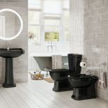 czarna umywalka w łazience