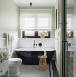 czarna wanna w łazience aranżacje