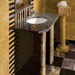 Czarne płytki Absolut Black (330 zł/m2) przypominają fakturą marmur