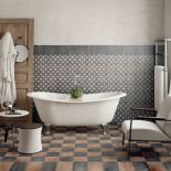 aranżacja łazienki z czarnymi dodatkami