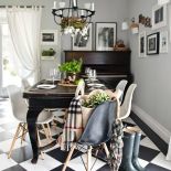 Czarno-biała szachownica i chłodne szarości stylu skandynawskiego - co wynika z takiego połączenia we wnętrzach?