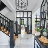 czarno biały hol aranżacje zdjęcia