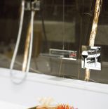 Luksusowe wnętrza: marmury, drewno i artdecowskie dekoracje