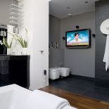 Czerń i motocykl na Alternatywie 4. Męski apartament