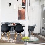 Czerń i motocykl na Alternatywie 4. Męski apartament