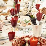 Czerwień, zieleń, biel i złoto wciąż nie wychodzą z mody. Warto pomyśleć nie tylko o elementach dekoracyjnych w tych