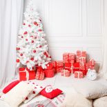 biało czerwona choinka zdjęcia