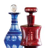 Czerwona i niebieska z malowanego kryształu.