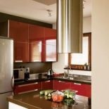 Czerwone szafki. Klasyka, plakaty i trochę pop-artu