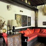 Czerwony wyjątkowo umiejętnie dawkowany – by pomagał, a nie przeszkadzał.