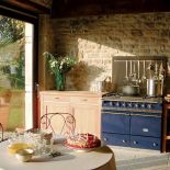 Cztery palnik gazowe, płyta żeliwna, dwa piekarniki. PACHNIDŁO WNĘTRZA