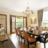 Czym kończy się równanie: stuletnia czynszówka plus plany z epoki? Imponującą artdecowską willą z oranżerią.