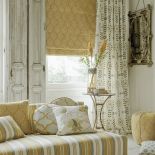 roleta i zasłony w oknie