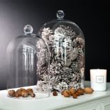 Dary natury: szyszki, orzechy, żołędzie. Można je wcześniej pomalować białą albo złotą farbą w spreju.