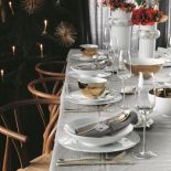 biało złota dekoracja na stół na boże narodzenie