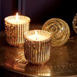 złote świecie na stół