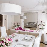 Białe mieszkanie w kamienicy