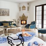 Dekoracje wielkanocne. Biały domek z gankiem