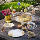 Jak udekorować stół na wielkanocne śniadanie? Radośnie, kolorowo, wiosennie. Oto najpiękniejsze dekoracje na