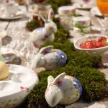 Jak udekorować stół na wielkanocne śniadanie? Radośnie, kolorowo, wiosennie. Oto najpiękniejsze dekoracje na