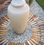 białe dekoracje do ogrodu