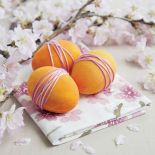 W kwiatach: kolorowe sznureczki i serwety to doskonała inspiracja do tworzenia dekoracji świątecznych.