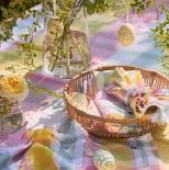 pastelowy obrus na wielkanocny stół