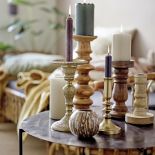 dekoracje ze świecami na stolik kawowy